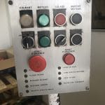 Compacteur / presse semi-automatique pour poudres cosmétiques