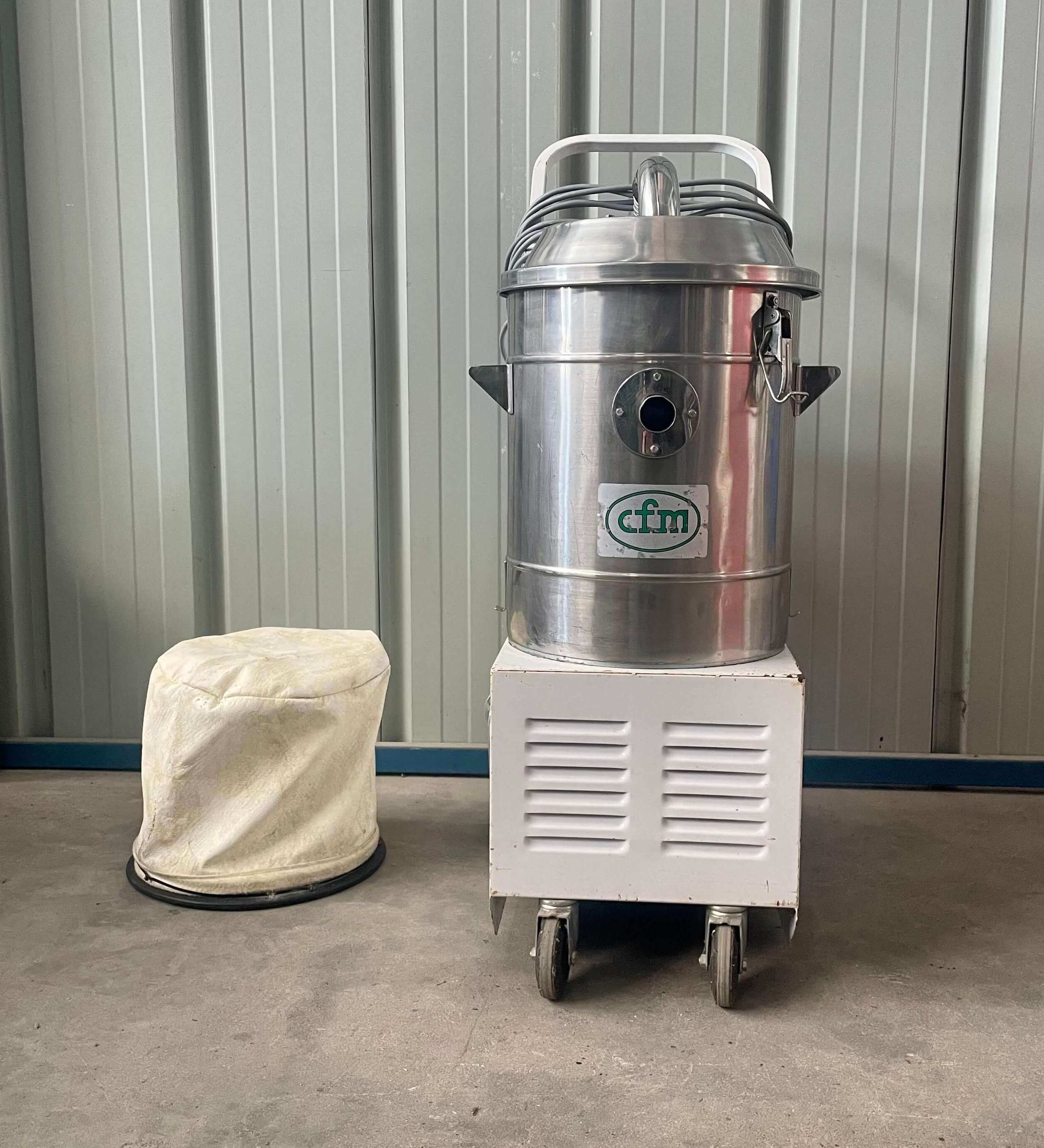 CFM 01508 - Vacuum cleaner