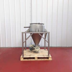 Hopper equipped with rotary valve