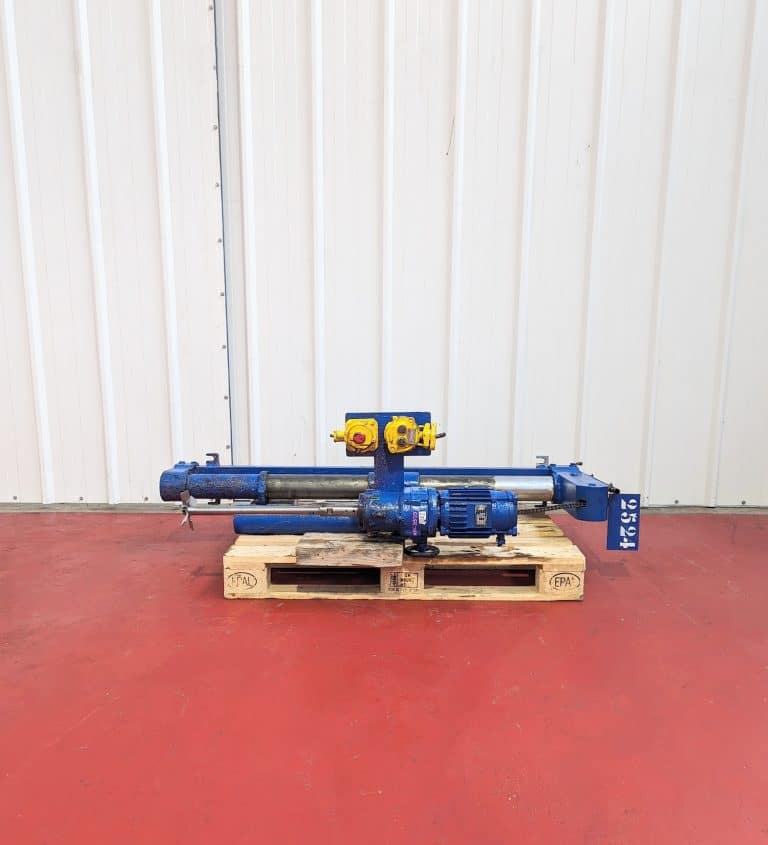 Stirrer on wall support